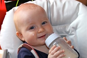 Bébé biberon