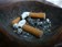 Cigarettes écrasées dans un cendrier
