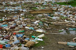 Déchets plastique sur la plage