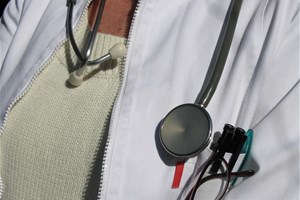 Docteur avec stéthoscope