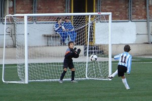 Enfants jouant au football