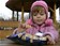 Enfants mangeant des produits gras