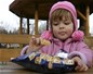 Enfants mangeant des produits gras