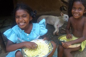Enfants en train de manger