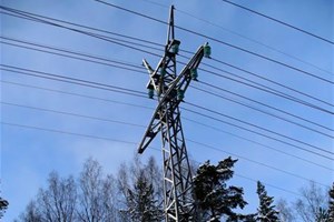 Ligne électrique sous la neige