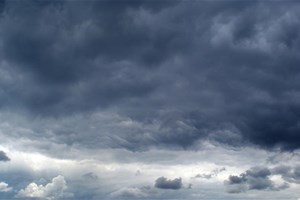 Nuages noirs chargés de pluie