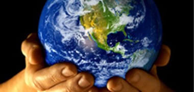 Terre dans mains