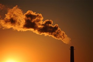 cheminée émettant CO2